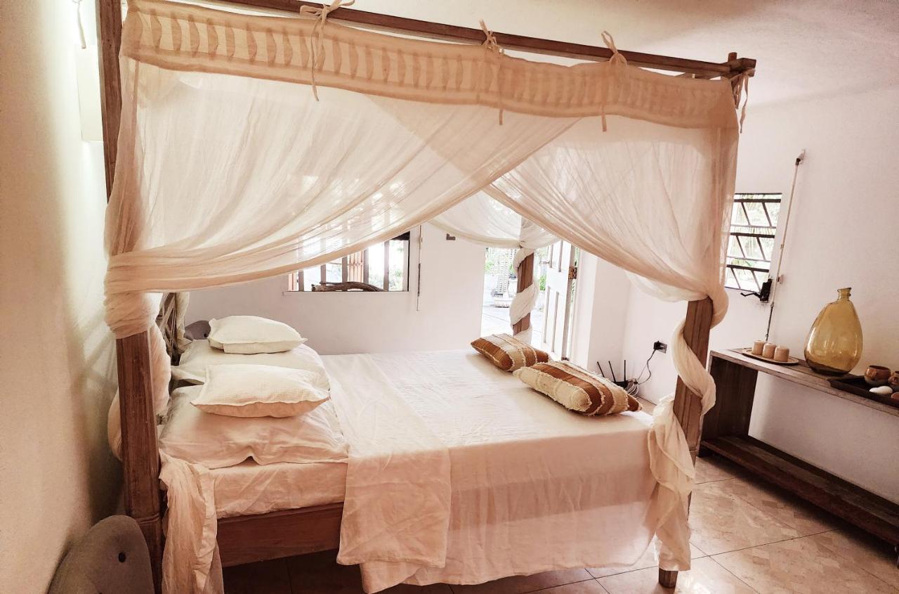 Perle Stone Studio- Bed And Breakfast Simpson Bay Exterior photo