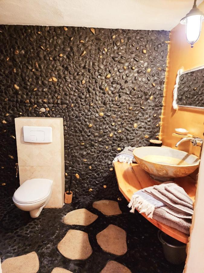 Perle Stone Studio- Bed And Breakfast Simpson Bay Exterior photo